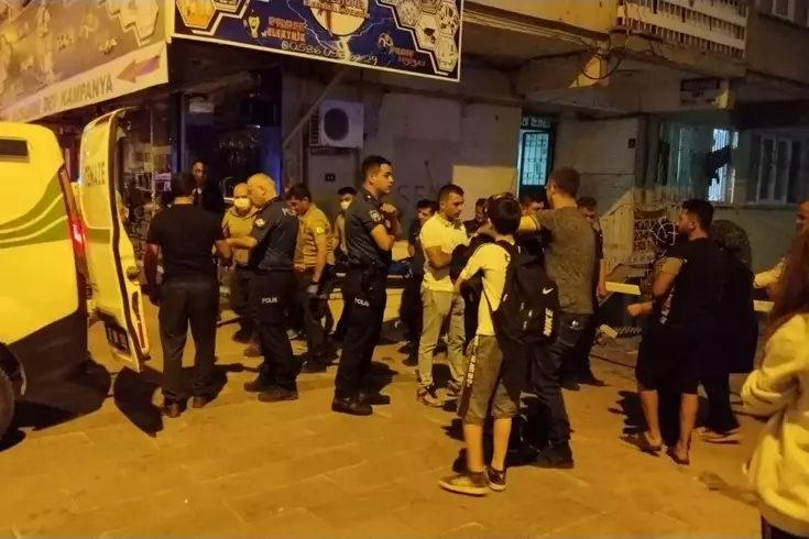 Eşini tabancayla öldürüp aynı silahla intihar etti