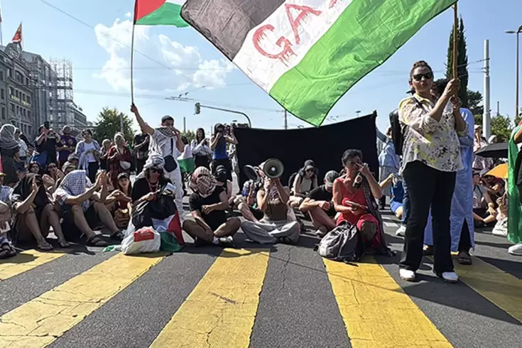 İsviçre'de binlerce kişi Gazze için sokaklara çıktı