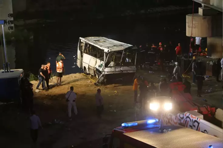 Cezayir'de otobüs dere yatağına uçtu, 18 kişi boğularak can verdi! Ulusal yas ilan edildi