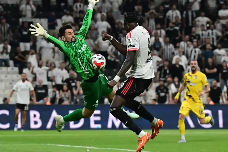 Neler çıkardı neler! 2 gün önce imza attı Dolmabahçe'de duvar ördü