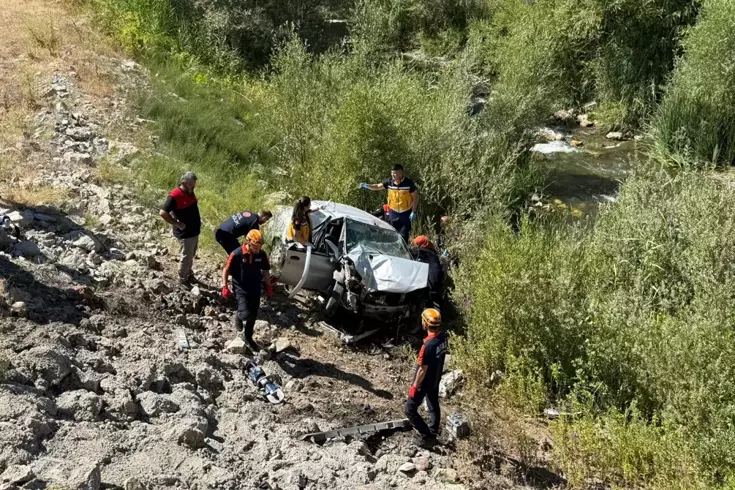 Otomobil köprüden uçtu: Yaşlı çift hayatını kaybetti