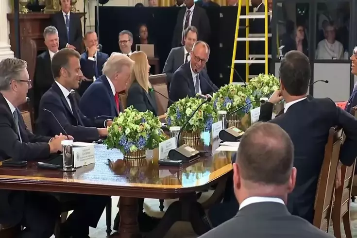 Trump'tan Merz'e esprili sataşma: Bu bronzlukla harika görünüyorsun