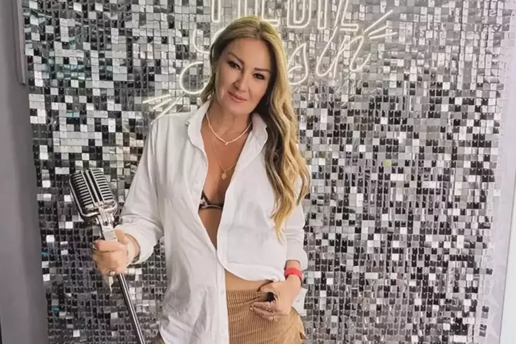 Tatilde bile sporu bırakmadı! Pınar Altuğ'dan yoga şovu