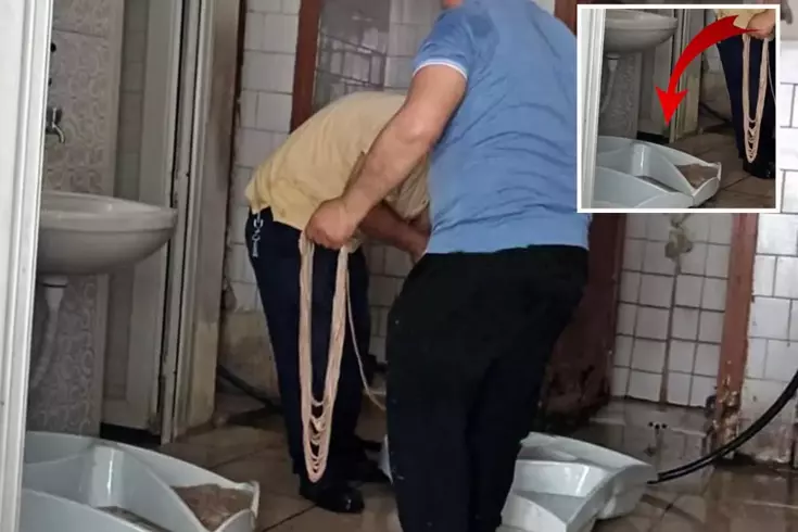 Burası Hindistan değil Türkiye! Tuvalette kokoreç hazırladılar