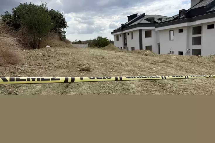 Büyükçekmece'de toprağa gömülü erkek cesedi bulundu