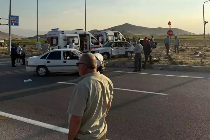 Kayseri'de feci kaza: 2 ölü, 6 yaralı