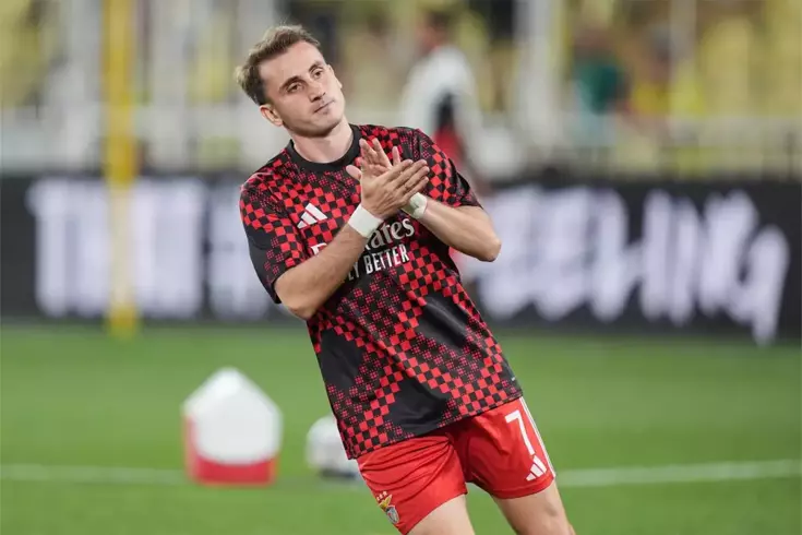 Kerem Aktürkoğlu'ndan Fenerbahçe taraftarına alkışlı yanıt