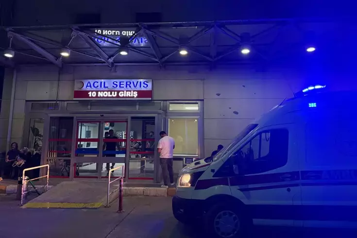 Boşanma aşamasındaki eşini çalıştığı hastanede vurdu