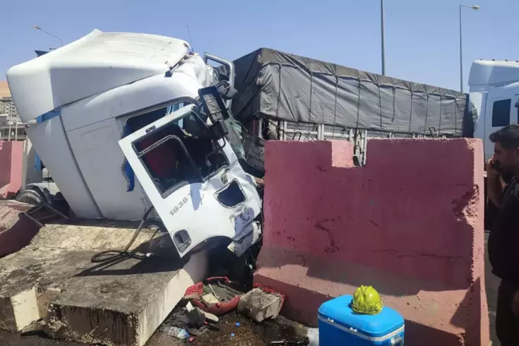Ölümle biten tesadüf! Kafa kafaya çarpışan 2 tırın sürücüsü kardeş çıktı