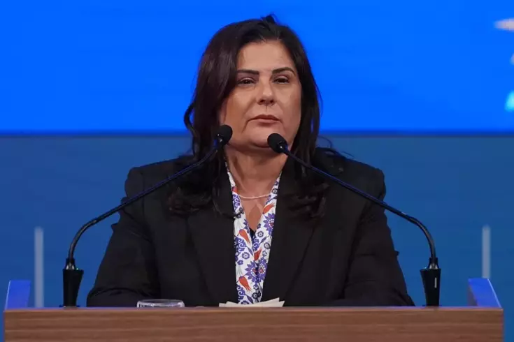 Özlem Çerçioğlu'na soğuk duş! Konser alanındaki sandalyeler boş kaldı