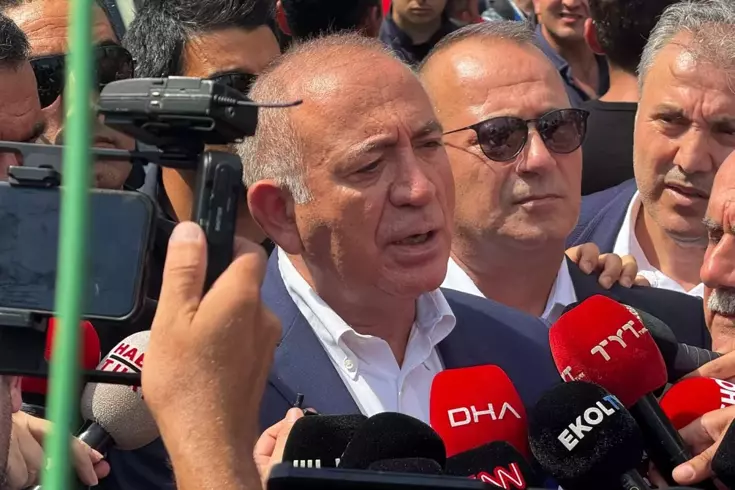 CHP il binasına gelen Gürsel Tekin: Şu bağıranların bir tanesi CHP'li değil