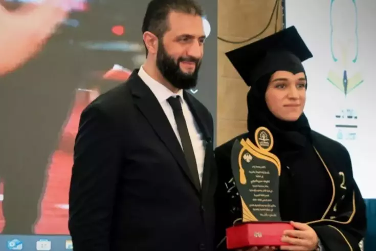 Suriye Devlet Başkanı eş-Şara, eşinin diplomasını kendisi verdi