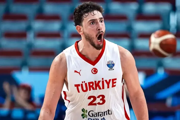 12 Dev Adam, Polonya'yı farklı geçerek yarı finale yükseldi