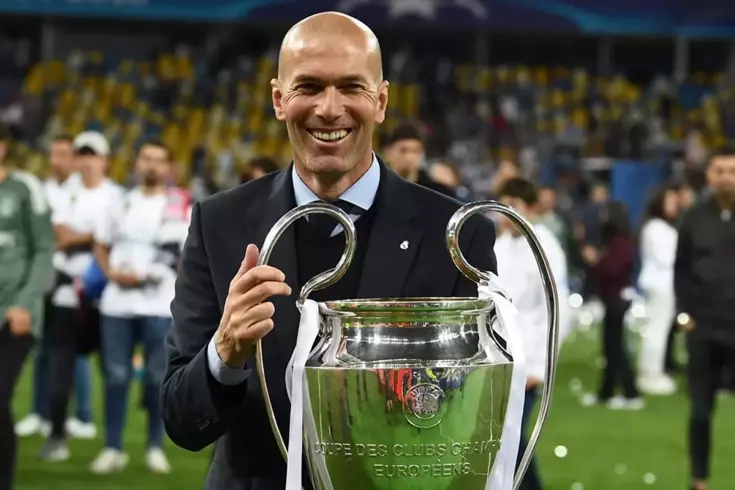 Antrenörlüğe geri dönüyor! Zinedine Zidane imzayı attı