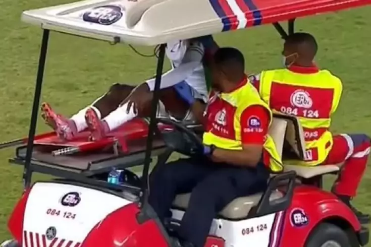 Beşiktaşlı Ndidi milli takımda sakatlandı! Sahayı sedyeyle terk etti
