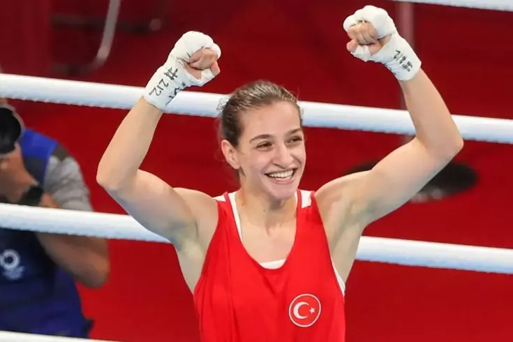 Buse Naz Çakıroğlu, Dünya Boks Şampiyonası'nda çeyrek finale yükseldi