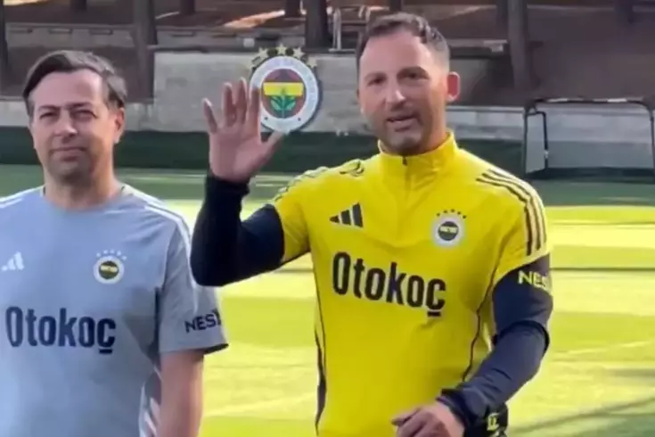 Fenerbahçe'nin yeni hocası Tedesco'dan ilk antrenmanında Türkçe mesaj