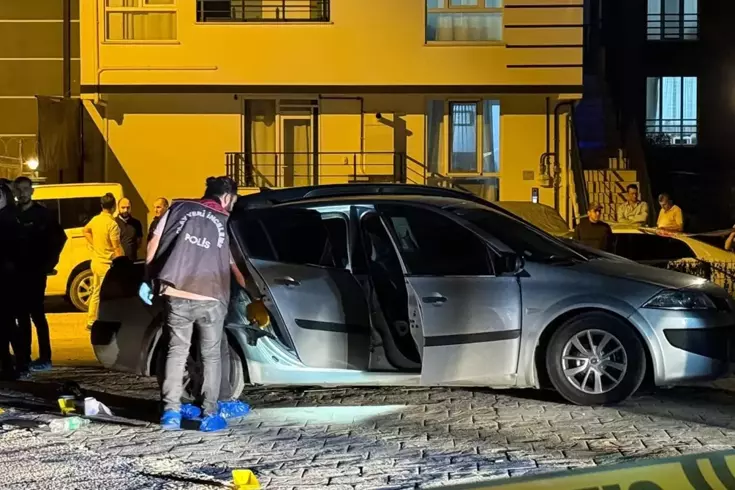 Ayrılmak isteyen hemşire sevgilisi ile erkek kardeşini vurup, intihar etti