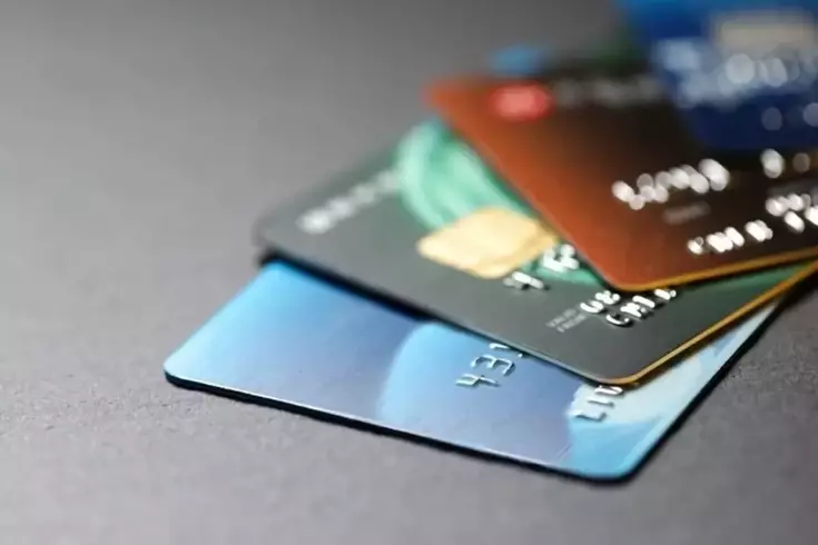 Banka kartını arkadaşına verdi, hakkında 10 ayrı dava açıldı
