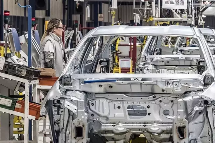 Elektrikli araç fiyaskosu! Otomotiv devi bin kişiyi işten çıkarıyor