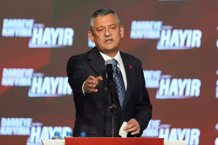 Özel'den kurultayda tarihi çağrı: Ben dahil herkes için güvensizlik oyu verin