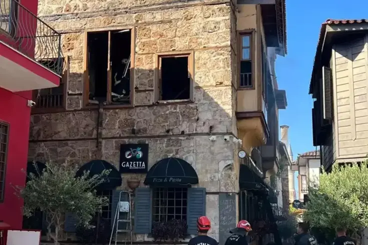 Butik oteldeki yangında ölen 2 kişi, katları bağlayan ahşap merdiven yanınca dışarı çıkamamış