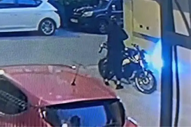 Beylikdüzü'nde öldürülen 27 yaşındaki gencin katil zanlısı kapı önünde beklemiş