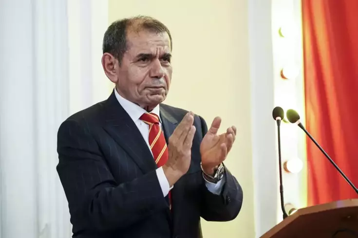 Dursun Özbek, tarihi zaferin ardından soyunma odasında müjdeyi verdi
