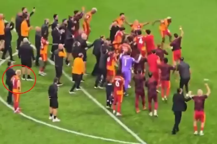 Galatasaray taraftarını ikiye bölen görüntü