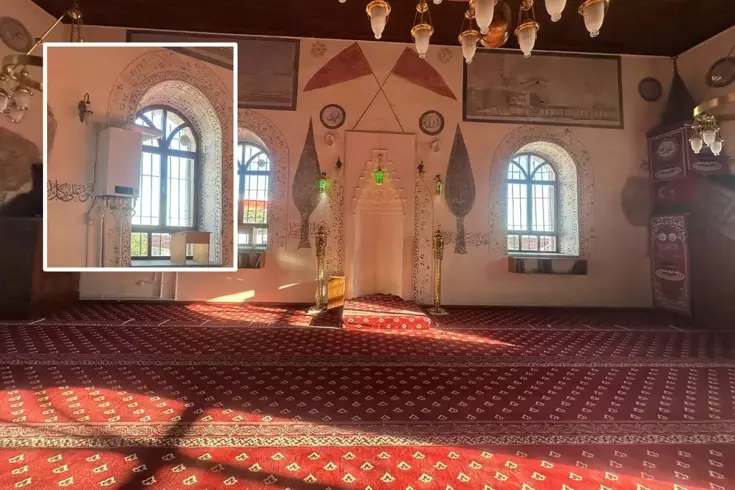 139 yıllık camide şok eden manzara! Kıble duvarına yerleştirdiler