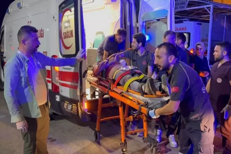 Otomobil şarampole yuvarlandı! İki ağır yaralı var