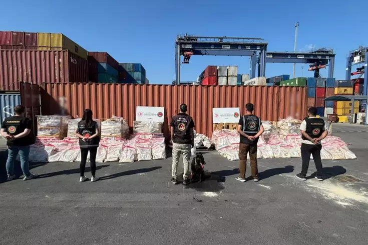 Türkiye ile İspanya'dan ortak operasyon: 1,7 ton kokain ele geçirildi
