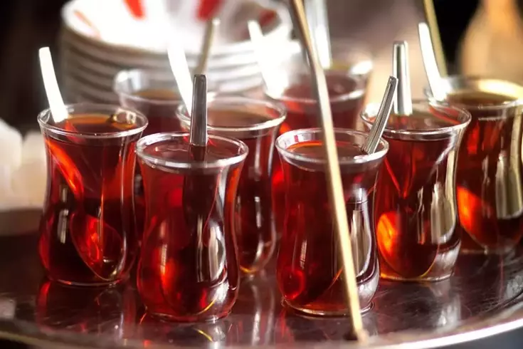 Çayı her müşteriye farklı fiyata satıyorlar! Nedeni de inanılmaz