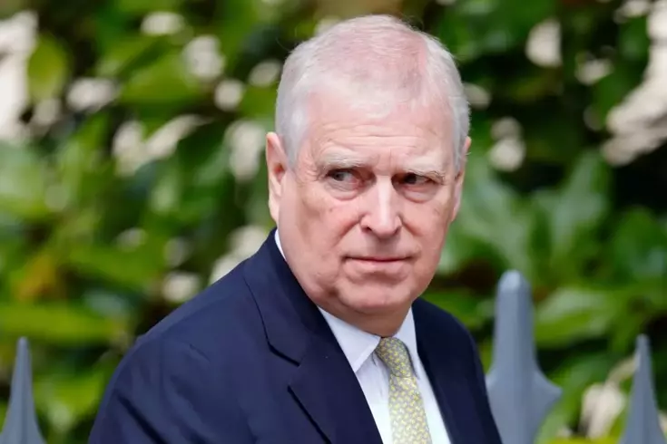 Prens Andrew, taciz iddialarının ardından kraliyet unvanlarından vazgeçti
