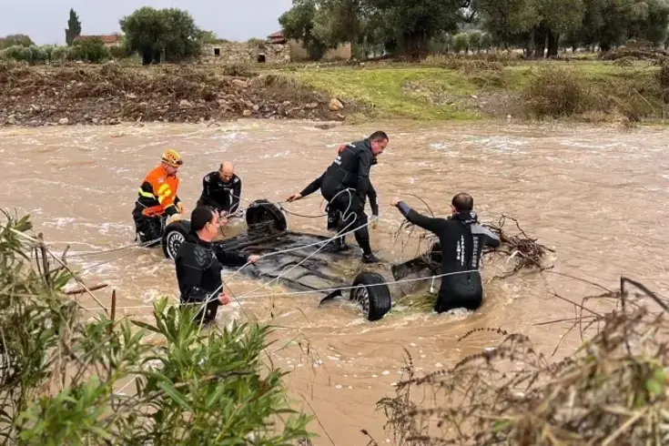 Selin yıkıp geçtiği Foça'da yaşlı adam kayıp