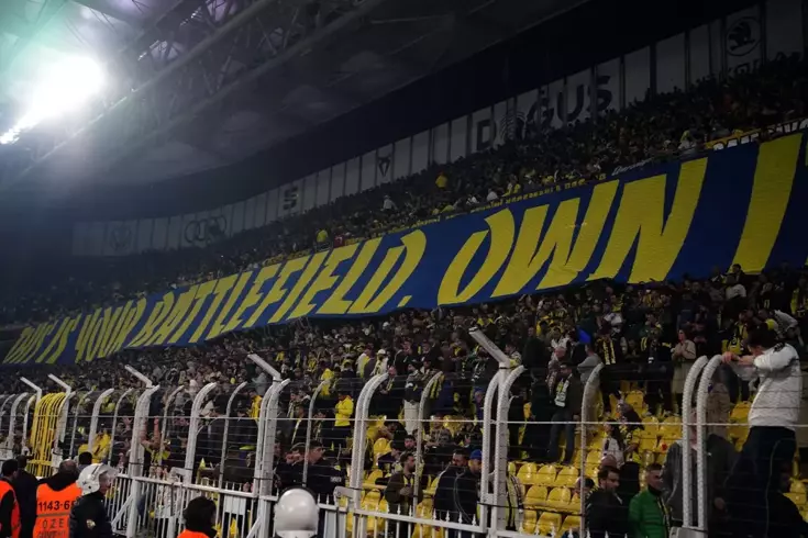 Fenerbahçe'den maç sonunda Galatasaray derbisine özel pankart