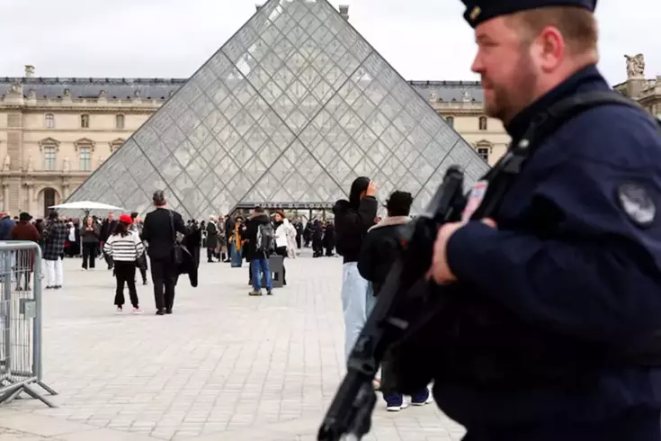 Hırsızlar itiraf etti! Louvre soygununda Rusya'nın parmağı mı var?