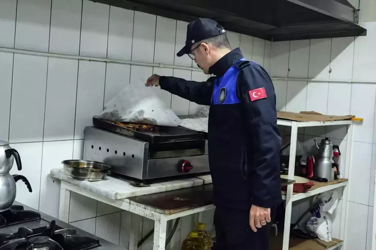 Ankara'da hastaneye kaldırılan 153 kişinin yemek yediği firma mühürlendi