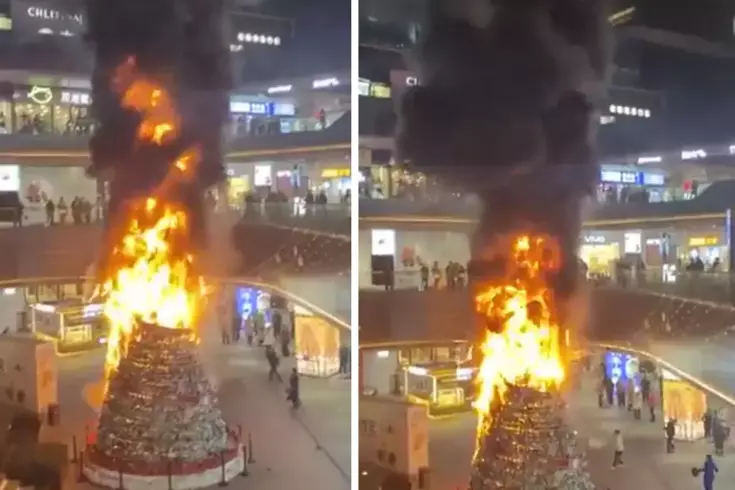 Çin'deki AVM'de noel ağacı alev aldı