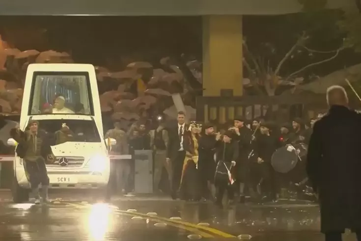 Türkiye'den sonra Lübnan'a giden Papa böyle karşılandı