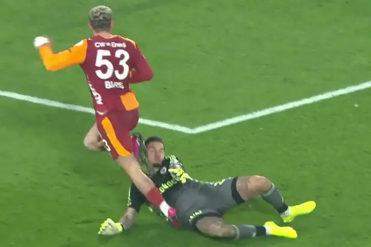 Barış'ın yerde kaldığı pozisyon penaltı mı? Ünlü yorumcular tereddütsüz görüş belirtti