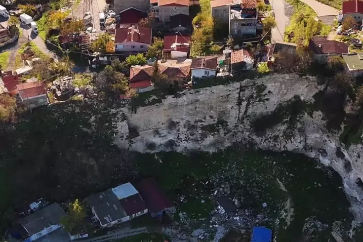 Görüntü İstanbul'dan! Uçurumun kenarında hayatlar