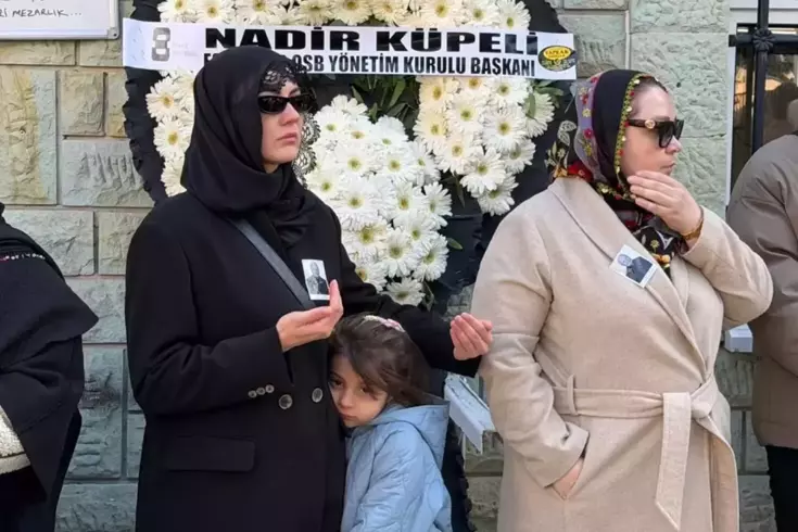 Ünlü oyuncu Burcu Özberk'in acı günü