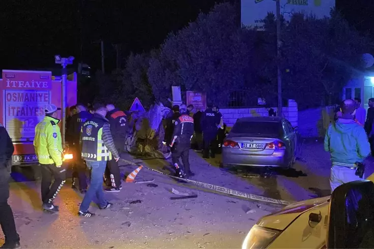 Osmaniye'de üç araç çarpıştı: Ölü ve yaralılar var