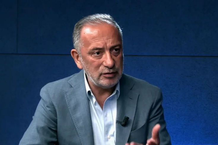 Özellikle bir kesime öfke kustu: Cezaevinden çıkınca içlerinden geçeceğim. 

Русский перевод: Особенно на одну группу он вылил свой гнев: Когда я выйду из тюрьмы, я пройду сквозь них.