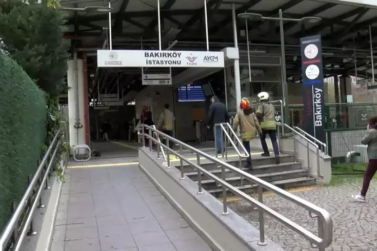 Bakırköy Marmaray İstasyonunda bir kişi raylara düştü; seferlerde aksama yaşandı