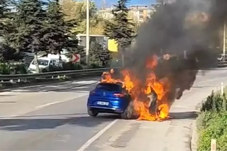 Süper Lig ekibinin yıldızı ölümden döndü! Aracı alev yandı