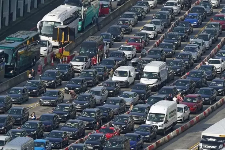 Trafikte 10 dakika kalana devlet otoyol geçiş ücretini geri ödeyecek