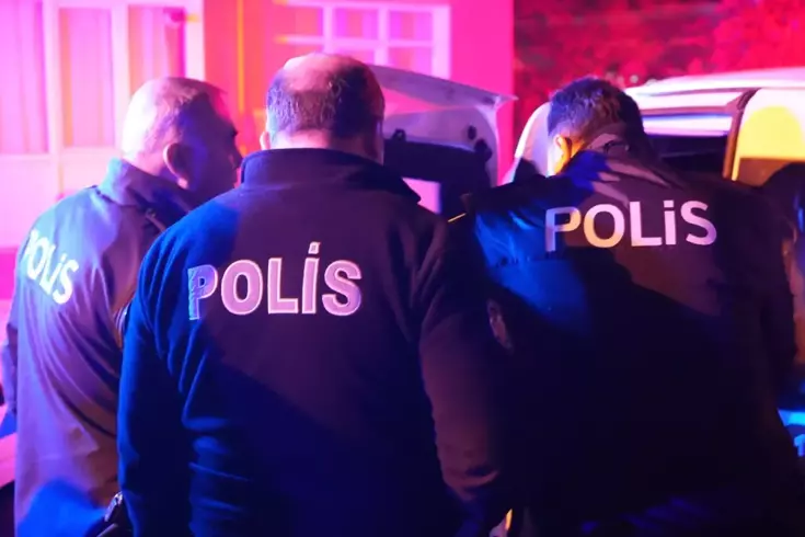 Avukat, annesini bıçaklayarak öldürdü! Üvey baba da gözaltında