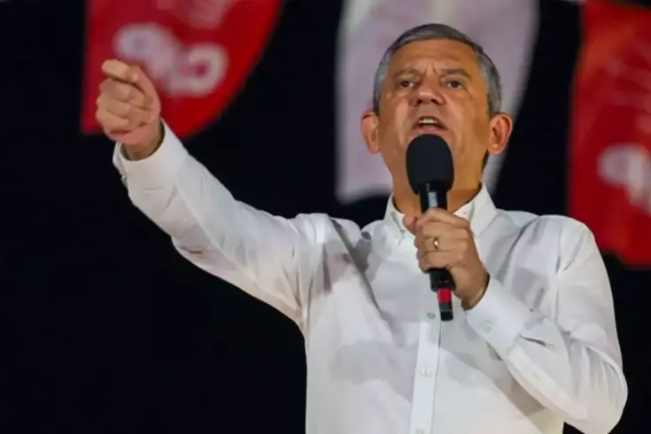 CHP lideri Özgür Özel'den emeklilere 'bir asgari ücret ikramiye' vaadi